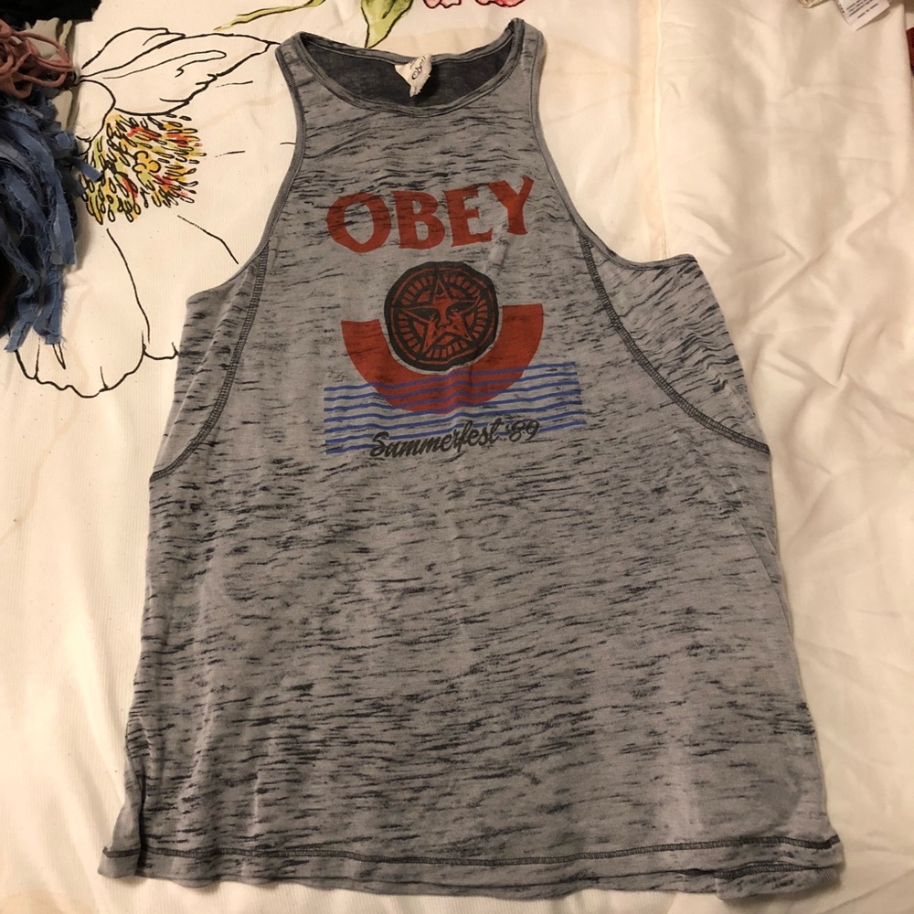 Obey top!